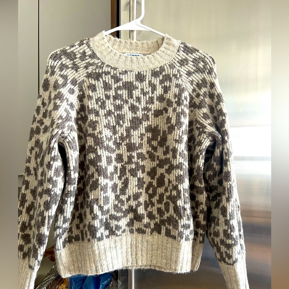 Old Navy Leopard Print Sweater, size xs